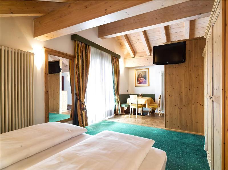 Leading Relax Hotel Maria Moena Bagian luar foto