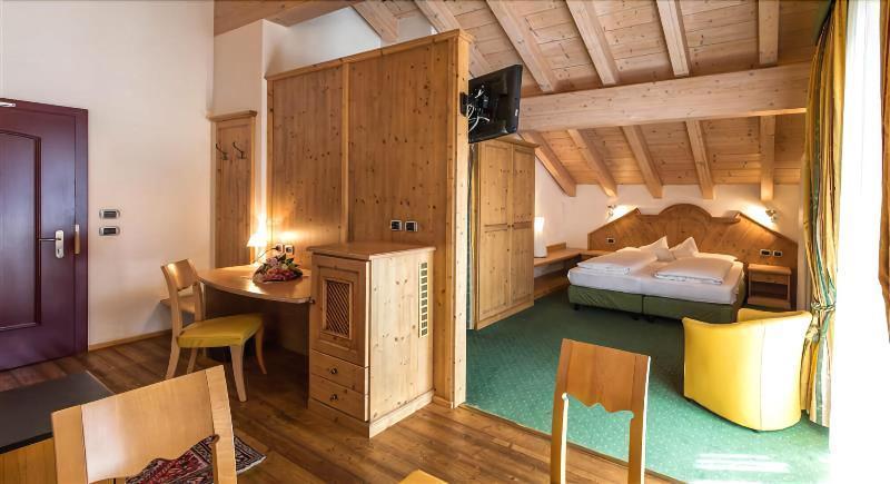 Leading Relax Hotel Maria Moena Bagian luar foto