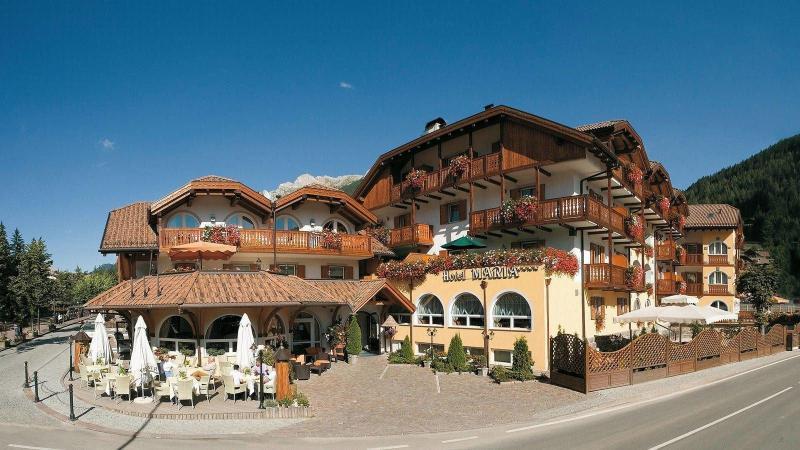 Leading Relax Hotel Maria Moena Bagian luar foto